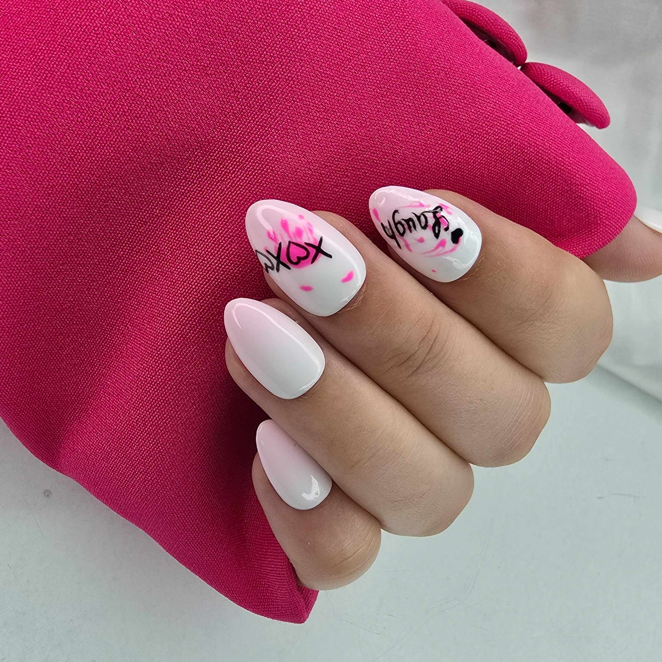 XOXO Pop – White & Neon Pink Press-On Nails