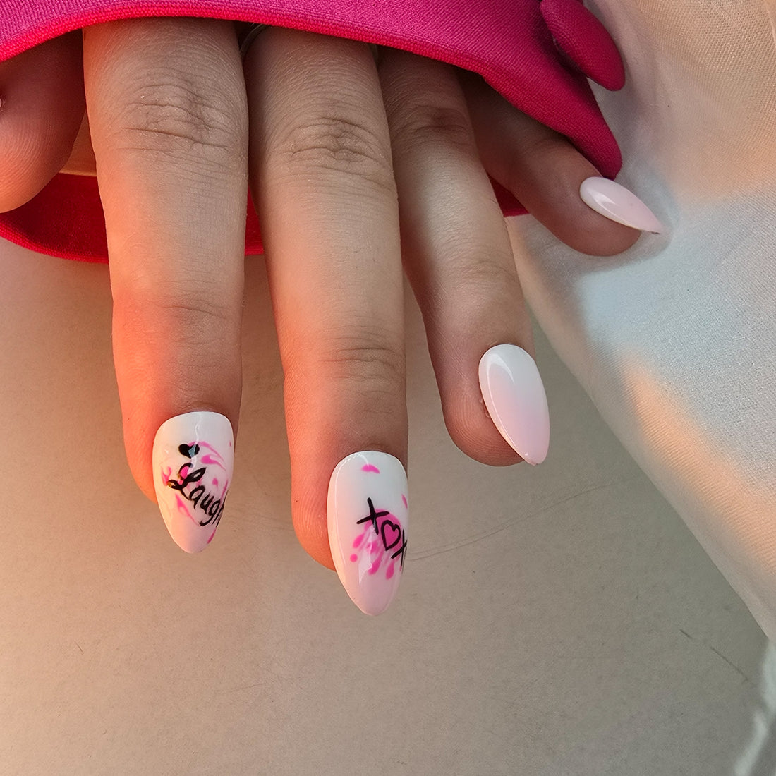 XOXO Pop – White & Neon Pink Press-On Nails