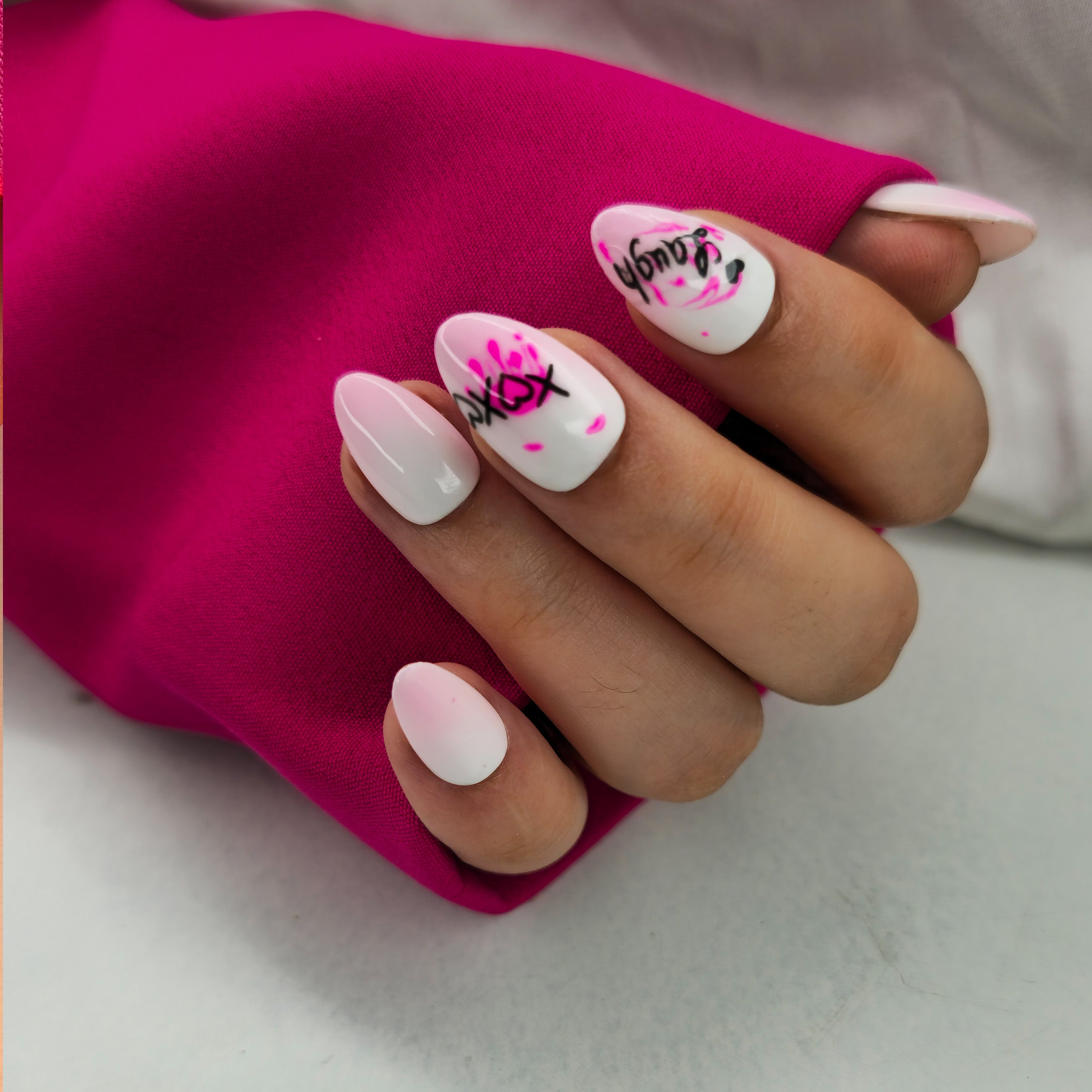 XOXO Pop – White & Neon Pink Press-On Nails