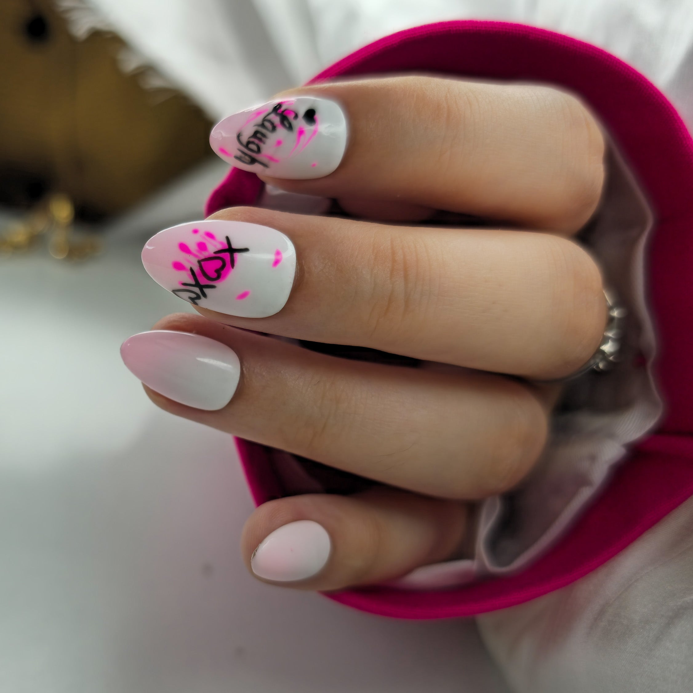 XOXO Pop – White & Neon Pink Press-On Nails